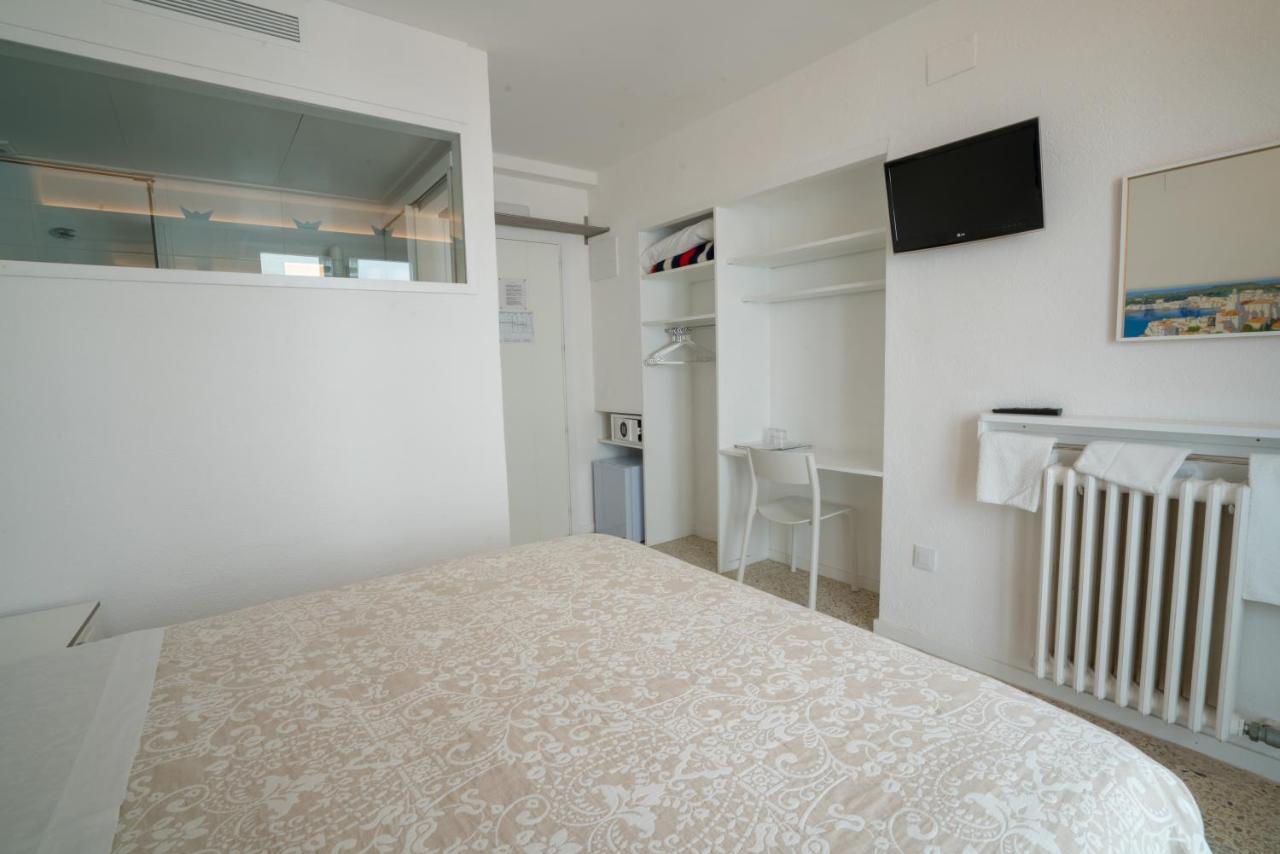 Hostal Marina Cadaqués Eksteriør billede